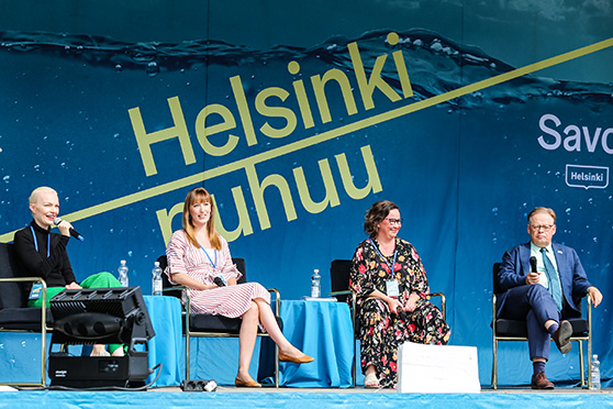 Helsinki puhuu -tilaisuuden panelisteja